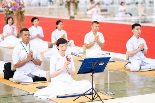 ภาพ No.286429:วันอาทิตย์ที่ 13 กรกฎาคม พ.ศ.2568 พิธีปฎิบัติธรรม และพิธีจุดเทียนใจ ไฟนิรันดร์ อนันตชัย ณ สภาธรรมกายสากล วัดพระธรรมกาย