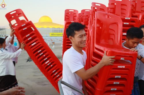 ภาพ No.322031:วันที่ 12 -13 เมษายน พ.ศ.2569 การเตรียมกล่องไทยธรรม + การขนย้ายเก้าอี้ เพื่องานถวายมหาสังฆทาน 40,000 กว่าวัดทั่วประเทศ วันคุ้มครองโลก 22 เมษายน พ.ศ.2569 วัดพระธรรมกาย