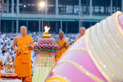 ภาพ No.307920:วันที่ 31 มกราคม พ.ศ. 2569 พิธีจุดประทีปธรรมถวายเป็นพุทธบูชา  และบูชาธรรมมหาปูชนียาจารย์ (ภาพชุดที่ 2) ณ วัดพระธรรมกาย ปทุมธานี ในโครงการธรรมยาตรา กตัญญูบูชา มหาปูชนียาจารย์ พระมงคลเทพมุนี(สด จนฺทสโร) พระผู้ปราบมาร อนุสรณ์สถาน 7 แห่ง ปีที่ 14