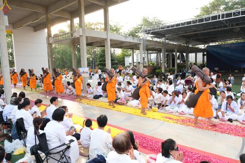 ภาพ No.287860:วันที่ 3 มกราคม พ.ศ. 2569 พิธีต้อนรับพระธรรมยาตรา ครั้งที่ 2 (ภาพชุดที่ 2) ในโครงการธรรมยาตรา กตัญญูบูชา มหาปูชนียาจารย์ พระมงคลเทพมุนี(สด จนฺทสโร) พระผู้ปราบมาร อนุสรณ์สถาน 7 แห่ง ปีที่ 14 ณ อนุสรณ์สถานมหาวิหารพระมงคลเทพมุนี (โลตัสแลนด์) อ.สองพี่น้อง จ.