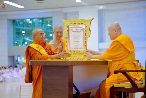 ภาพ No.327779:วันที่ 3 พฤษภาคม พ.ศ.2569 พิธีรับมอบพระบรมสารีริกธาตุ จากสาธารณรัฐแห่งสหภาพเมียนมา ณ ห้องแก้วสารพัดนึก วัดพระธรรมกาย