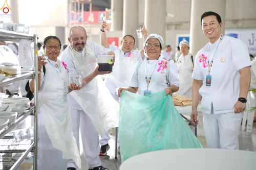 ภาพ No.325899:วันที่ 22 เมษายน พ.ศ.2569(วันคุ้มครองโลก) งานถวายมหาสังฆทาน 40,000 กว่าวัดทั่วประเทศ เจ้าหน้าที่ สาธุชน ร่วมใจจัดเตรียมภัตตาหารเพล (ชุด 2)