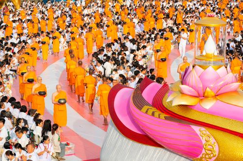 ภาพ No.302626:วันที่ 24 มกราคม พ.ศ. 2569 พิธีตักบาตรพระธรรมยาตรา(ภาพชุดที่ 2) ณ อนุสรณ์สถานลำดับที่ 5 สถานที่เผยแผ่วิชชาธรรมกายครั้งแรก อนุสรณ์สถานบางปลา วัดบางปลา อำเภอบางเลน จังหวัดนครปฐม ในโครงการธรรมยาตรา กตัญญูบูชา มหาปูชนียาจารย์ พระมงคลเทพมุนี(สด จนฺทสโร) พระผู