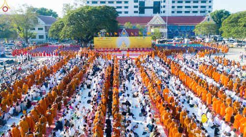 ภาพ No.280237:วันอังคารที่ ๓๐ ธันวาคม พ.ศ. ๒๕๖๘ พิธีตักบาตรพระ ๑,๐๖๙ รูป จังหวัดกาฬสินธุ์   ณ บริเวณสนามหน้าศาลากลาง จังหวัดกาฬสินธุ์ (หลังเก่า)