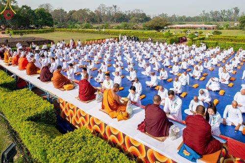 ภาพ No.314097:วันจันทร์ที่ 16 มีนาคม พ.ศ. 2569 พิธีเวียนเทียนประทักษิณ และพิธีบรรพชาสามเณร 500 รูป ณ วิหารมายาเทวี ประเทศเนปาล