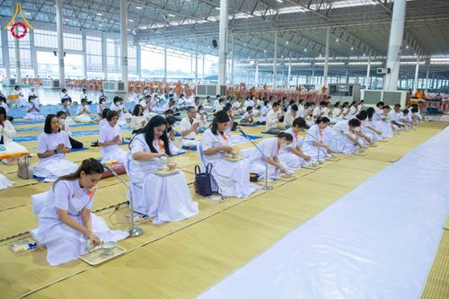 ภาพ No.303877:วันที่ 28 มกราคม พ.ศ. 2569 พิธีถวายภัตตาหารเป็นสังฆทาน แด่พระธรรมยาตรา ณ วัดพระธรรมกาย  จังหวัดปทุมธานี ในโครงการธรรมยาตรา กตัญญูบูชา มหาปูชนียาจารย์ พระมงคลเทพมุนี(สด จนฺทสโร) พระผู้ปราบมาร อนุสรณ์สถาน 7 แห่ง ปีที่ 14