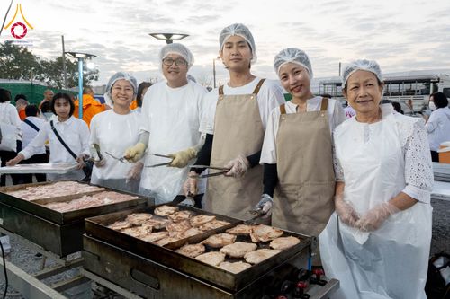 ภาพ No.301767:วันที่ 24 มกราคม พ.ศ. 2569 พิธีถวายภัตตาหารเป็นสังฆทาน แด่พระธรรมยาตรา ณ อนุสรณ์สถานบางปลา วัดบางปลา อำเภอบางเลน จังหวัดนครปฐม ในโครงการธรรมยาตรา กตัญญูบูชา มหาปูชนียาจารย์ พระมงคลเทพมุนี(สด จนฺทสโร) พระผู้ปราบมาร อนุสรณ์สถาน 7 แห่ง ปีที่ 14