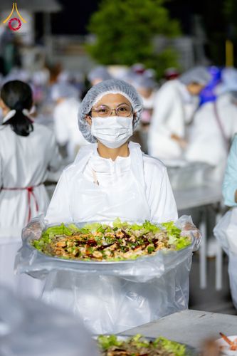 ภาพ No.289461:วันที่ 7 มกราคม พ.ศ. 2569 พิธีถวายภัตตาหารเป็นสังฆทาน แด่พระธรรมยาตรา ในโครงการธรรมยาตรา กตัญญูบูชา มหาปูชนียาจารย์ พระมงคลเทพมุนี(สด จนฺทสโร) พระผู้ปราบมาร อนุสรณ์สถาน 7 แห่ง ปีที่ 14 ณ อนุสรณ์สถานมหาวิหารพระมงคลเทพมุนี (โลตัสแลนด์) อ.สองพี่น้อง จ.สุพรร