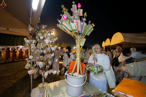 ภาพ No.302382:วันที่ 24 มกราคม พ.ศ. 2569 พิธีตักบาตรพระธรรมยาตรา ณ อนุสรณ์สถานลำดับที่ 5 สถานที่เผยแผ่วิชชาธรรมกายครั้งแรก อนุสรณ์สถานบางปลา วัดบางปลา อำเภอบางเลน จังหวัดนครปฐม ในโครงการธรรมยาตรา กตัญญูบูชา มหาปูชนียาจารย์ พระมงคลเทพมุนี(สด จนฺทสโร) พระผู้ปราบมาร อนุส