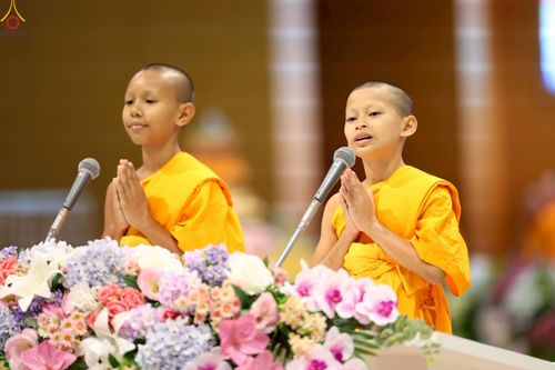 ภาพ No.236247:วันที่ 3 สิงหาคม พ.ศ. 2568 พิธีมุทิตาสักการะพระภิกษุ ผู้สอบได้เปรียญธรรม 9 ประโยค ระดับโลก ปีที่ 37, พิธีมอบโล่และทุนการศึกษา สำนักเรียนบาลีดีเด่นทั่วประเทศ ณ ห้องแก้วสารพัดนึก 1 วัดพระธรรมกาย