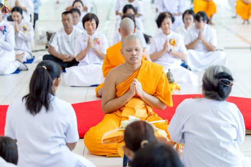 ภาพ No.227732:วันเสาร์ที่ 31 พฤษภาคม พ.ศ.2568 พิธีถวายผ้าไตรแด่สามเณรผู้เข้ารับการอุปสมบท , พิธีอุปสมบทสามเณรเตรียม DCI วัดพระธรรมกาย จ.ปทุมธานี