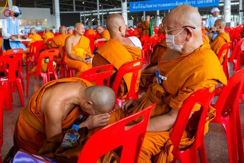 ภาพ No.60349:การต้อนรับพระสังฆาธิการ 10,000 กว่าวัดทั่วประเทศ พิธีมอบปัจจัยช่วยเหลือครู 4 จังหวัดชายแดนภาคใต้ พิธีปฏิบัติธรรม ในวันคุ้มครองโลก วันจันทร์ที่ 22 เมษายน พ.ศ.2567 ณ วัดพระธรรมกาย จ.ปทุมธานี