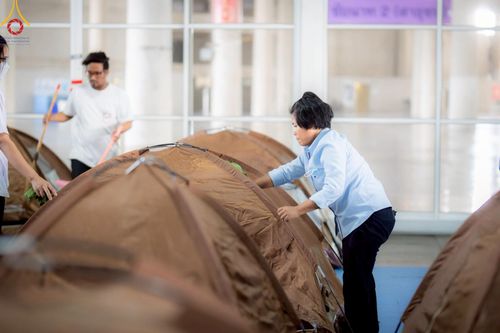 ภาพ No.218298:วันที่ 12-18 เมษายน พ.ศ. 2568 พระภิกษุและเจ้าหน้าที่อาสาสมัคร เตรียมพื้นที่ต้อนรับพักค้างพระสังฆาธิการ เนื่องในงานวันคุ้มครองโลก 22 เมษายน พ.ศ. 2568