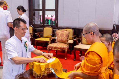 ภาพ No.231276:วันพฤหัสบดีที่ 3 กรกฏาคม พ.ศ. 2568 พิธีมุทิตาสักการะพระภิกษุนาคหลวง พระมหาพนาวัฒน์ ธมฺมนฺตคามี (จันทร์เผือก) เปรียญธรรม ๙ ประโยค ณ วัดพระธรรมกาย ปทุมธานี