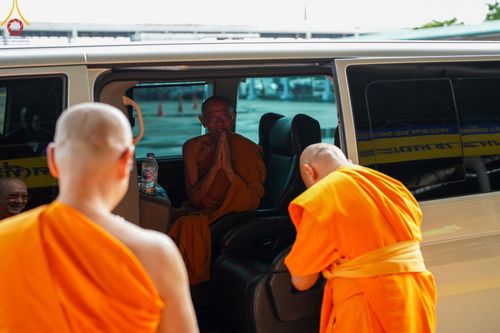 ภาพ No.146814:การต้อนรับพระสังฆาธิการ 2,000 กว่าวัดทั่วประเทศ และพิธีบูชาข้าวพระ เนื่องในวันสมาธิโลก วันอาทิตย์ที่ 4 สิงหาคม พ.ศ. 2567 ณ สภาธรรมกายสากล วัดพระธรรมกาย