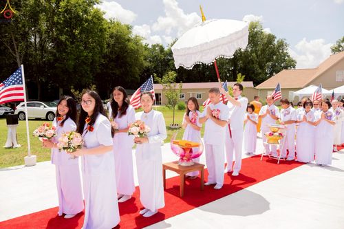 ภาพ No.234632:วันอาทิตย์ที่ 20 กรกฎาคม  พ.ศ.2568 พิธีทอดผ้าป่าภาคพื้นอเมริกา พิธีเจริญพระพุทธมนต์ ฉลองอาคารแก้วธรรมชัยรัตนอนันต์ วัดพระธรรมกายเทนเนสซี ประเทศสหรัฐอเมริกา