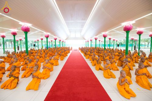 ภาพ No.233177:วันที่ 11 กรกฏาคม พ.ศ. 2568 พิธีอธิษฐานพรรษา ของคณะสงฆ์ ณ โบสถ์พระไตรปิฎก วัดพระธรรมกาย ต.คลองสาม อ.คลองหลวง จ.ปทุมธานี