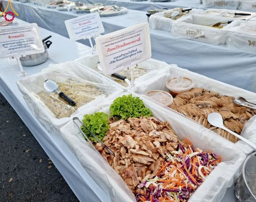 ภาพ No.111037:พิธีถวายภัตตาหารเป็นสังฆทาน แด่คณะพระธรรมยาตราฯ ในโครงการธรรมยาตรา กตัญญูบูชา มหาปูชนียาจารย์ พระมงคลเทพมุนี(สด จนฺทสโร) พระผู้ปราบมาร อนุสรณ์สถาน 7 แห่ง ปีที่ 12 วันที่ 13 มกราคม พ.ศ. 2567 ณ อนุสรณ์สถานมหาวิหารพระมงคลเทพมุนี  (โลตัสแลนด์) อ.สองพี่น้อง จ