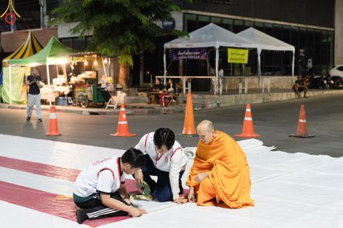 ภาพ No.185606:V.47 เบื้องหลังของเบื้องหน้า งานตักบาตรพระ 10,000 รูป ณ จ.กาญจนบุรี วันที่ 20-21 ธันวาคม พ.ศ. 2567