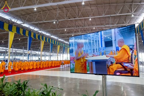 ภาพ No.237472:วันอาทิตย์ที่ 10 สิงหาคม พ.ศ.2568 พิธีมอบใบประกาศเกียรติคุณ โครงการสอบบาลี "ฉลองแชมป์" บูชาธรรม 80 ปี หลวงพ่อธัมมชโย ประจำปี 2568 และ พิธีมอบดวงแก้วสามเณรทรงบาลีไวยากรณ์ ณ สภาธรรมกายสากล วัดพระธรรมกาย ปทุมธานี