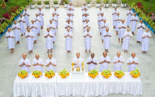 ภาพ No.228891:วันเสาร์ที่ 14 มิถุนายน พ.ศ. 2568 พิธีเวียนประทักษิณ , พิธีขอขมารับผ้าไตร ในโครงการบรรพชาอุปสมบทหมู่ ผู้บริหารรุ่นที่ 15 และ อุดมศึกษา รุ่นที่ 52 ณ โบสถ์พระไตรปิฎก วัดพระธรรมกาย