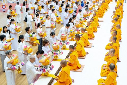 ภาพ No.212752:วันอาทิตย์ที่ 23 มีนาคม พ.ศ. 2568 พิธีร่วมบุญโครงการบรรพชาสามเณร 5,000 รูป ณ ห้องแก้วสารพัดนึก 2 วัดพระธรรมกาย