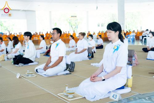 ภาพ No.226560:วันที่ 26 พฤษภาคม พ.ศ. 2568 พิธีบุพเปตพลี ครั้งที่ 164 ร่วมอุทิศบุญแด่หมู่ญาติที่ล่วงลับไปแล้ว และสืบทอดอายุพระพุทธศาสนา ณ หอฉันคุณยายอาจารย์ฯ วัดพระธรรมกาย