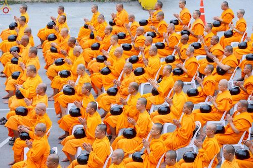 ภาพ No.241918:วันอาทิตย์ที่ 31 สิงหาคม พ.ศ. 2568 พิธีทำบุญแด่คณะสงฆ์ 122 รูป ฉลอง 121 ปี อำเภอคลองหลวง จ.ปทุมธานี เพื่อนำส่งช่วยเหลือคณะสงฆ์ 323 วัด 4 จังหวัดชายแดนภาคใต้ และช่วยเหลือประชาชนจากเหตุปะทะ แนวชายแดนไทย-กัมพูชา ณ บริเวณหน้าที่ว่าการอำเภอคลองหลวง 