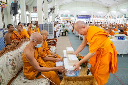 ภาพ No.87344:พิธีถวายสังฆทาน 323 วัด 4 จังหวัดชายแดนภาคใต้  ปีที่ 19 ครั้งที่ 165 พิธีมอบกองทุนหนุนแรงใจช่วยครูใต้  ปีที่ 16 ครั้งที่ 130 และพิธีทำบุญอุทิศส่วนกุศลให้ผู้วายชนม์ ณ วัดพุทธภูมิ อ.เมือง จ.ยะลา วันเสาร์ที่ 9 กันยายน พ.ศ. 2566
