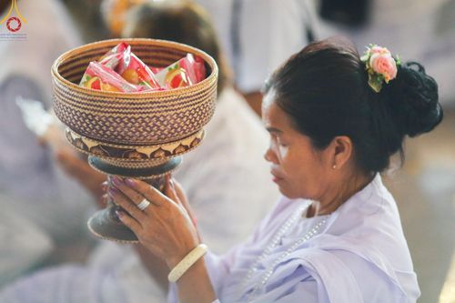 ภาพ No.158961:พิธีตักบาตร ในวันอาทิตย์ต้นเดือน วันที่ 6 ตุลาคม พ.ศ. 2567 ณ สภาธรรมกายสากล วัดพระธรรมกาย