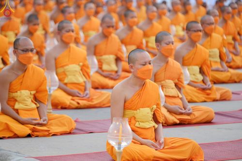 ภาพ No.122006:พิธีจุดประทีปถวายเป็นพุทธบูชา และบูชาธรรมมหาปูชนียาจารย์ พระมงคลเทพมุนี(สด จนฺทสโร) ในโครงการธรรมยาตรา กตัญญูบูชา มหาปูชนียาจารย์ พระมงคลเทพมุนี(สด จนฺทสโร) พระผู้ปราบมาร อนุสรณ์สถาน 7 แห่ง ปีที่ 12 วันที่ 31 มกราคม พ.ศ. 2567 ณ วัดพระธรรมกาย จ.ปทุมธานี