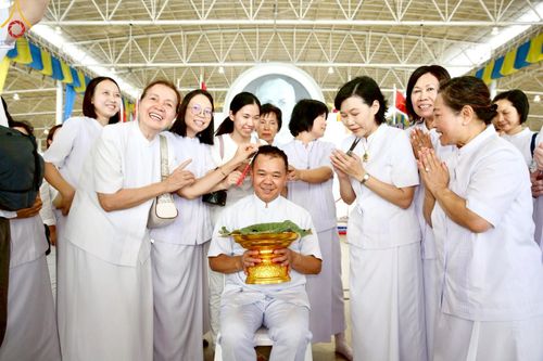 ภาพ No.223181:วันที่ 2 -10 พฤษภาคม พ.ศ. 2568 พิธีตัดปอยผม ปลงผม พิธีขอขมาลาอุปสมบทอุทิศชีวิต ของอุบาสก พิสิทธิ์ หมื่นแกล้ว  ณ วัดพระธรรมกาย