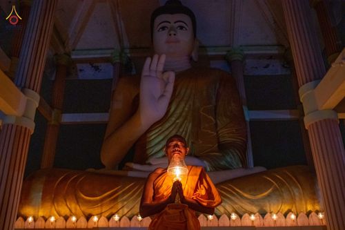 ภาพ No.76588:คณะสงฆ์และสามเณรบังกลาเทศ ปฎิบัติธรรมและจุดโคมประทีปถวายเป็นพุทธบูชา วันที่ 17 กุมภาพันธ์ พ.ศ. 2566