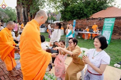 ภาพ No.138558:พิธีตักบาตร วัดราชบูรณะ จ.พระนครศรีอยุธยา วันที่ 25 พฤษภาคม พ.ศ.2567