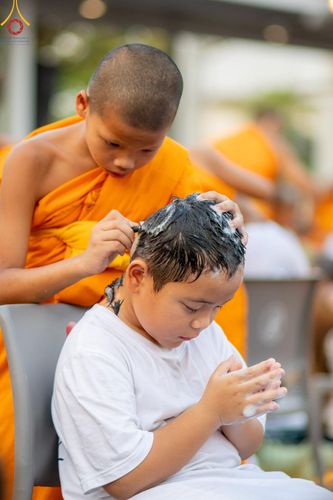 ภาพ No.132932:พิธีตัดปอยผม โครงการหน่อแก้วเปรียญธรรม รุ่นที่ 12 ณ ค่ายจองแชมป์ หมู่กฏิสามเณรเปรียญธรรม วัดพระธรรมกาย วันอาทิตย์ที่ 31 มีนาคม พ.ศ. 2567