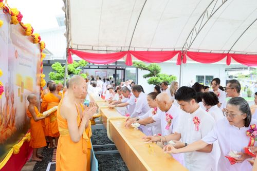 ภาพ No.272308:วันเสาร์ที่ 1 พฤศจิกายน พ.ศ. 2568 พิธีทอดกฐินสามัคคี สร้างกุฏิหมู่สามเณร ณ ศูนย์ปฏิบัติธรรมเบญจธรรม ปทุมธานี  ต.บ้านปทุม อ.สามโคก จ.ปทุมธานี