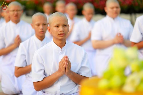 ภาพ No.133750:พิธีเวียนประทักษิณและพิธีวันทาเจดีย์ โครงการบรรพชาสามเณร ฟื้นฟูพระพุทธศาสนาทั่วไทย ณ วัดพระธรรมกาย วันเสาร์ที่ 6 เมษายน พ.ศ. 2567