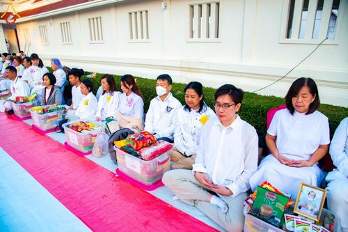 ภาพ No.197671:พิธีตักบาตรพระธรรมยาตรา ณ อนุสรณ์สถานลำดับที่ 4 สถานที่เกิดด้วยกายธรรม วัดโบสถ์(บน) ต.บางคูเวียง จ.นนทบุรี ในโครงการธรรมยาตรา กตัญญูบูชา มหาปูชนียาจารย์ พระมงคลเทพมุนี(สด จนฺทสโร) พระผู้ปราบมาร อนุสรณ์สถาน 7 แห่ง ปีที่ 13 วันที่ 19 มกราคม พ.ศ. 2568