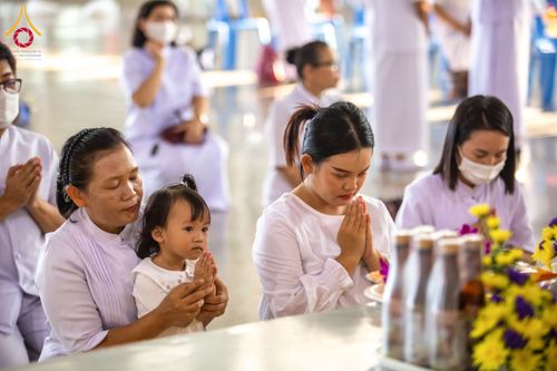 ภาพ No.133854:พิธีตักบาตร ข้าวสารอาหารแห้ง ณ บ้านแก้วเรือนทองคุณยายฯ สภาธรรมกายสากล วัดพระธรรมกาย วันอาทิตย์ต้นเดือนที่ 7 เมษายน พ.ศ. 2567