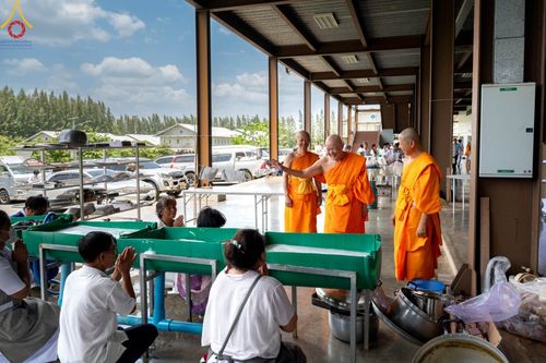 ภาพ No.87129:พิธีทักษิณานุปทานแด่บรรพชนตระกูลผ่องสวัสดิ์ และหมู่ญาติที่ล่วงลับไปแล้ว ณ มหาเจดีย์ทัตตชีโว ศูนย์อบรมเยาวชนกาญจนบุรี วันที่ 31 สิงหาคม พ.ศ. 2566