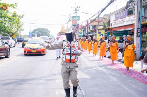 ภาพ No.121803:V.22 ต่อไป การเตรียมงาน เก็บงาน การรับบุญของเจ้าหน้าที่หน่วยงานต่างๆ เพื่อโครงการธรรมยาตรา กตัญญูบูชา มหาปูชนียาจารย์ พระมงคลเทพมุนี (สด จนฺทสโร) พระผู้ปราบมาร อนุสรณ์สถาน 7 แห่ง ปีที่ 12 ระหว่างวันที่ 2 - 31 มกราคม พ.ศ.2567