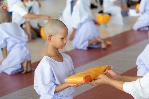 ภาพ No.133939:พิธีขอขมามอบผ้าไตร โครงการบรรพชาสามเณร ศูนย์อบรมวัดพระธรรมกาย ณ วัดพระธรรมกาย วันเสาร์ที่ 6 เมษายน พ.ศ. 2567