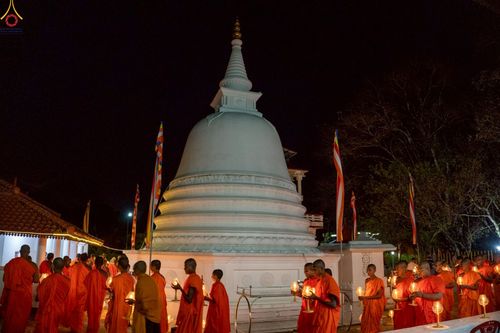 ภาพ No.229988:วันที่ 4 และ 12 พฤษภาคม พ.ศ. 2568 พิธีจุดวิสาขประทีป ถวายเป็นพุทธบูชา ณ วัดสุภัทรารามา มหาวิหาร เมืองบาดุลลา ประเทศศรีลังกา