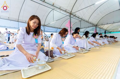 ภาพ No.200232:พิธีถวายภัตตาหารเป็นสังฆทาน แด่พระธรรมยาตรา ณ อนุสรณ์สถานบางปลา วัดบางปลา อำเภอบางเลน จังหวัดนครปฐม ในโครงการธรรมยาตรา กตัญญูบูชา มหาปูชนียาจารย์ พระมงคลเทพมุนี(สด จนฺทสโร) พระผู้ปราบมาร อนุสรณ์สถาน 7 แห่ง ปีที่ 13 วันที่ 23 มกราคม พ.ศ. 2568