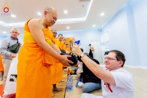 ภาพ No.233316:วันอาทิตย์ที่ 6 กรกฎาคม พ.ศ. 2568 พิธีถวายมหาสังฆทานแด่คณะสงฆ์ทั่วโลกและพิธีตักบาตรเนื่องในวันเข้าพรรษา  ณ วัดพุทธเคปทาวน์ ประเทศแอฟริกาใต้