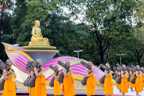 ภาพ No.186957:พระธรรมยาตราปฏิบัติธรรม และถ่ายภาพหมู่ประวัติศาสตร์ ปีที่ 13 ณ ลานทิศตะวันออก มหาวิหารพระมงคลเทพมุนี วัดพระธรรมกาย จ.ปทุมธานี วันเสาร์ที่ 28 ธันวาคม พ.ศ. 2567