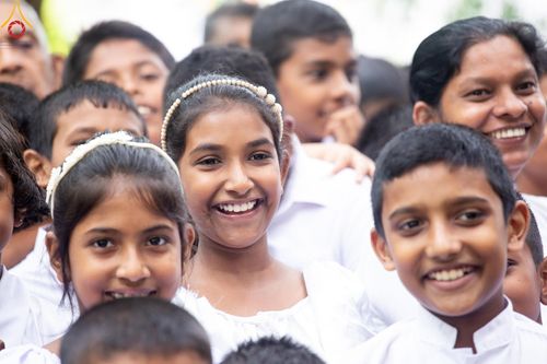 ภาพ No.140716:PhotoStory มหาศรัทธา ธรรมยาตราศรีลังกา EP.4 โครงการสยาม-ลังกา ธรรมยาตรา ฉลองเทศกาลวิสาขบูชาแห่งชาติ ศรีลังกา  บูชาธรรม 80 ปีหลวงพ่อธัมมชโย เส้นทางจาก เมืองดัมบูลลา ไปยัง เมืองมาตะเล  ตั้งแต่วันที่ 17-20 พฤษภาคม พ.ศ. 2567