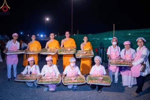 ภาพ No.115668:พิธีถวายภัตตาหารเป็นสังฆทาน แด่คณะพระธรรมยาตรา ปีที่ 12 วันที่ 20 มกราคม พ.ศ. 2567 ณ วัดโบสถ์(บน) บางคูเวียง จ.นนทบุรี