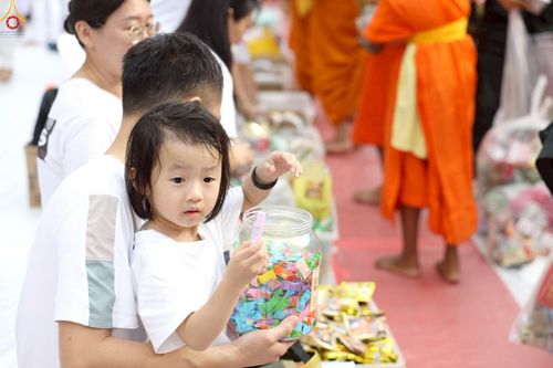 ภาพ No.236961:วันอาทิตย์ที่ 10 สิงหาคม พ.ศ. 2568 มหาสังฆทานครั้งยิ่งใหญ่ ตักบาตรพระ 10,000 รูป ถ.นิพัทธ์อุทิศ 3 ใจกลางนครหาดใหญ่ จ.สงขลา