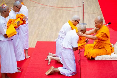 ภาพ No.217224:วันเสาร์ที่ 12 เมษายน พ.ศ. 2568 พิธีบรรพชา พิธีขอศีลและขอนิสสัย พิธีมอบบาตร ในโครงการอุปสมบทหมู่ บูชาธรรมหลวงพ่อธัมมชโย, โครงการธรรมทายาท ระดับอุดมศึกษา รุ่นที่ 52 ,  โครงการบวชพระนานาชาติ AEC & WAB CEO รุ่นที่ 4 ณ วัดพระธรรมกาย